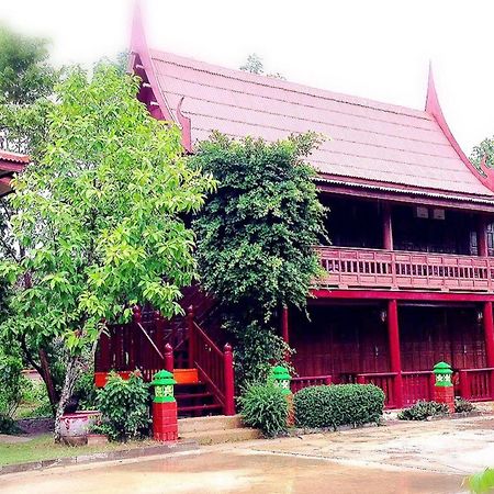 Jaroenrat Resort 夜功府 外观 照片