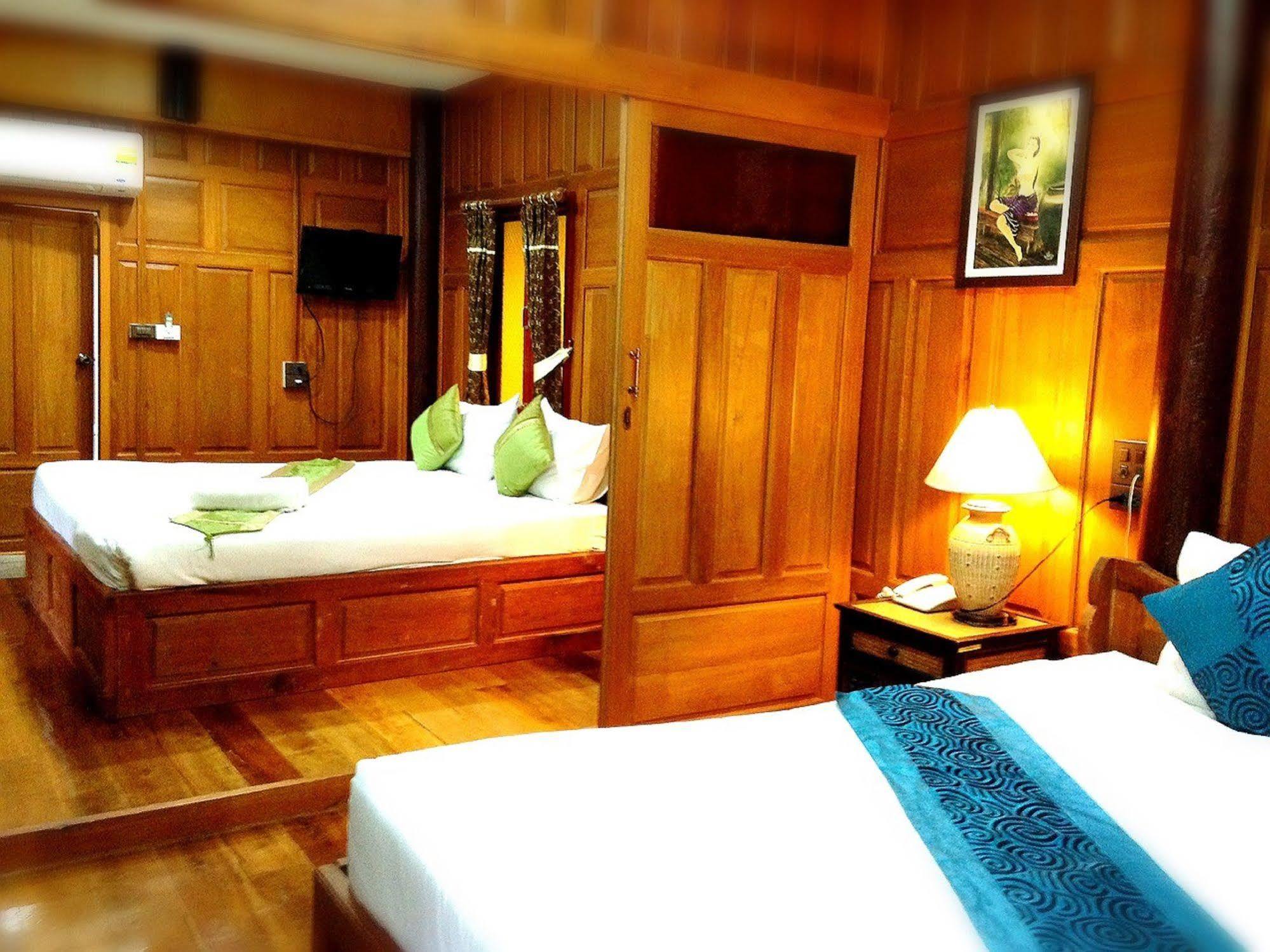 Jaroenrat Resort 夜功府 外观 照片