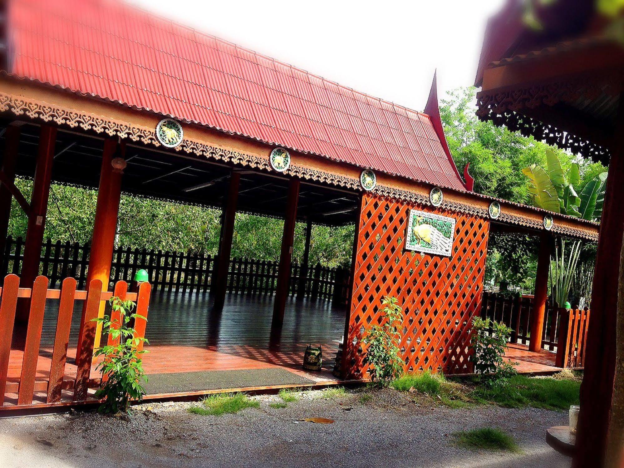 Jaroenrat Resort 夜功府 外观 照片