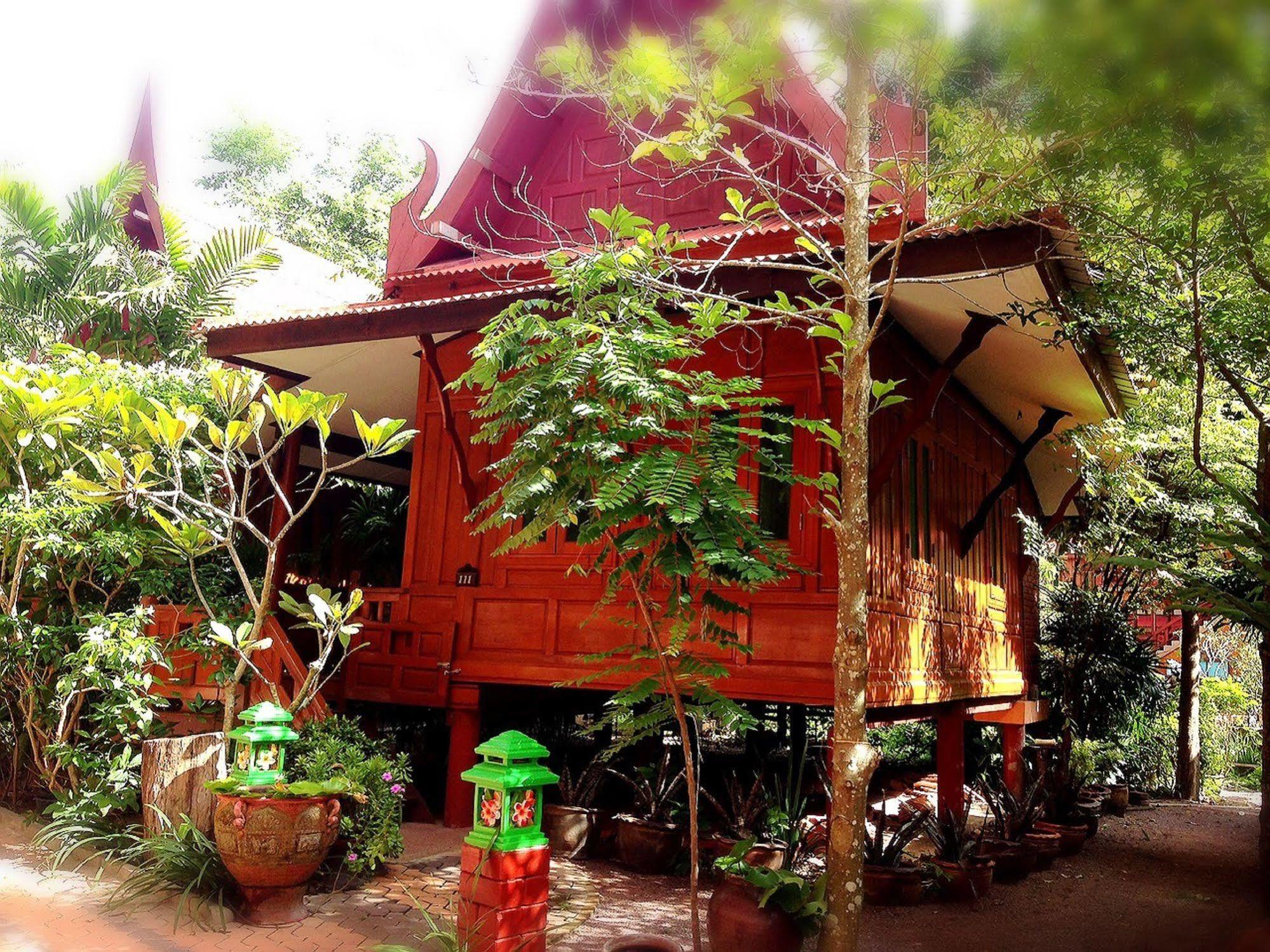 Jaroenrat Resort 夜功府 外观 照片
