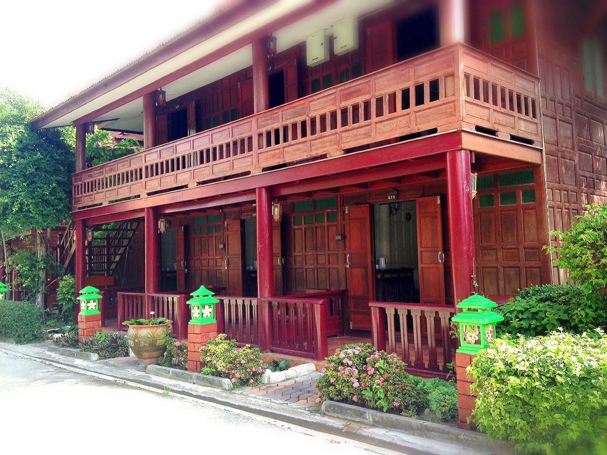 Jaroenrat Resort 夜功府 外观 照片
