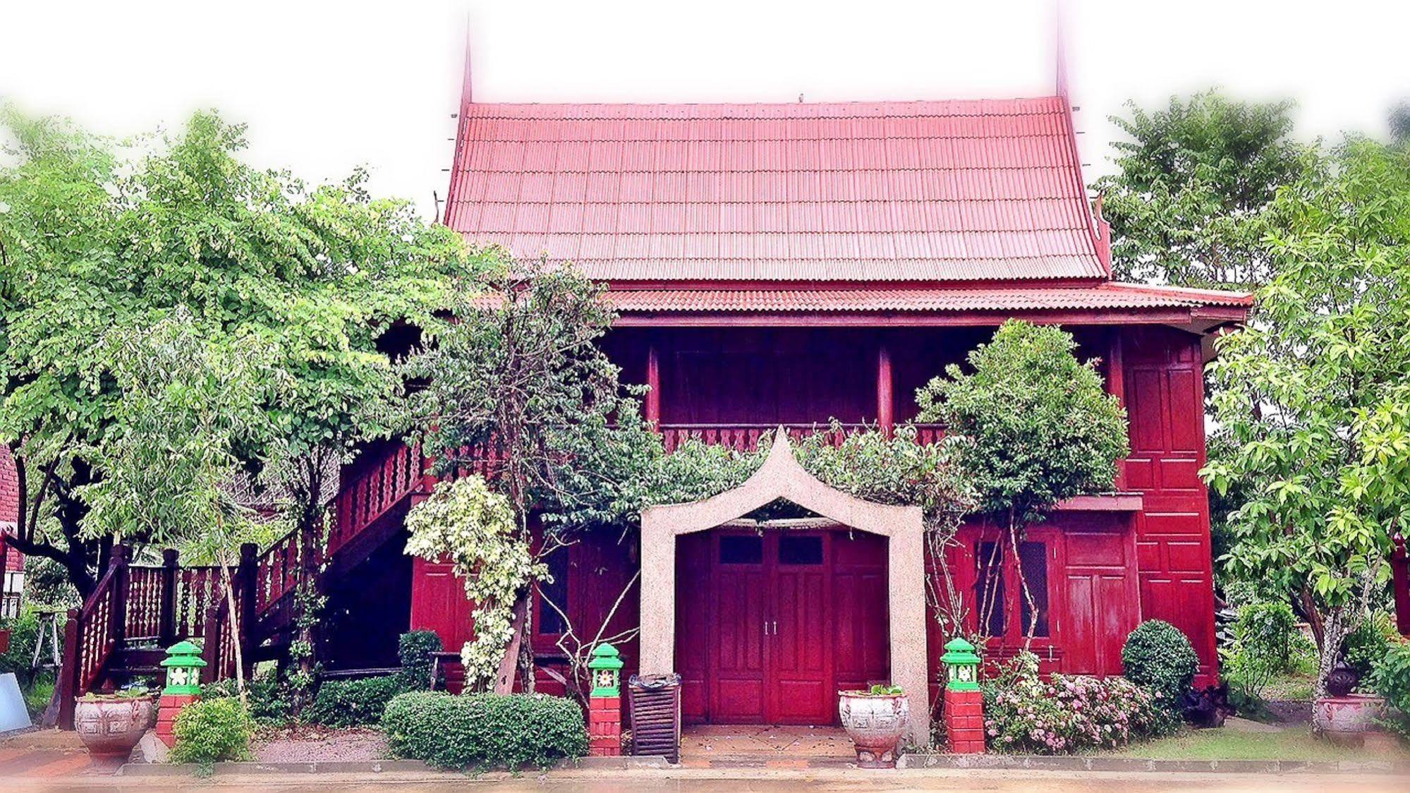 Jaroenrat Resort 夜功府 外观 照片