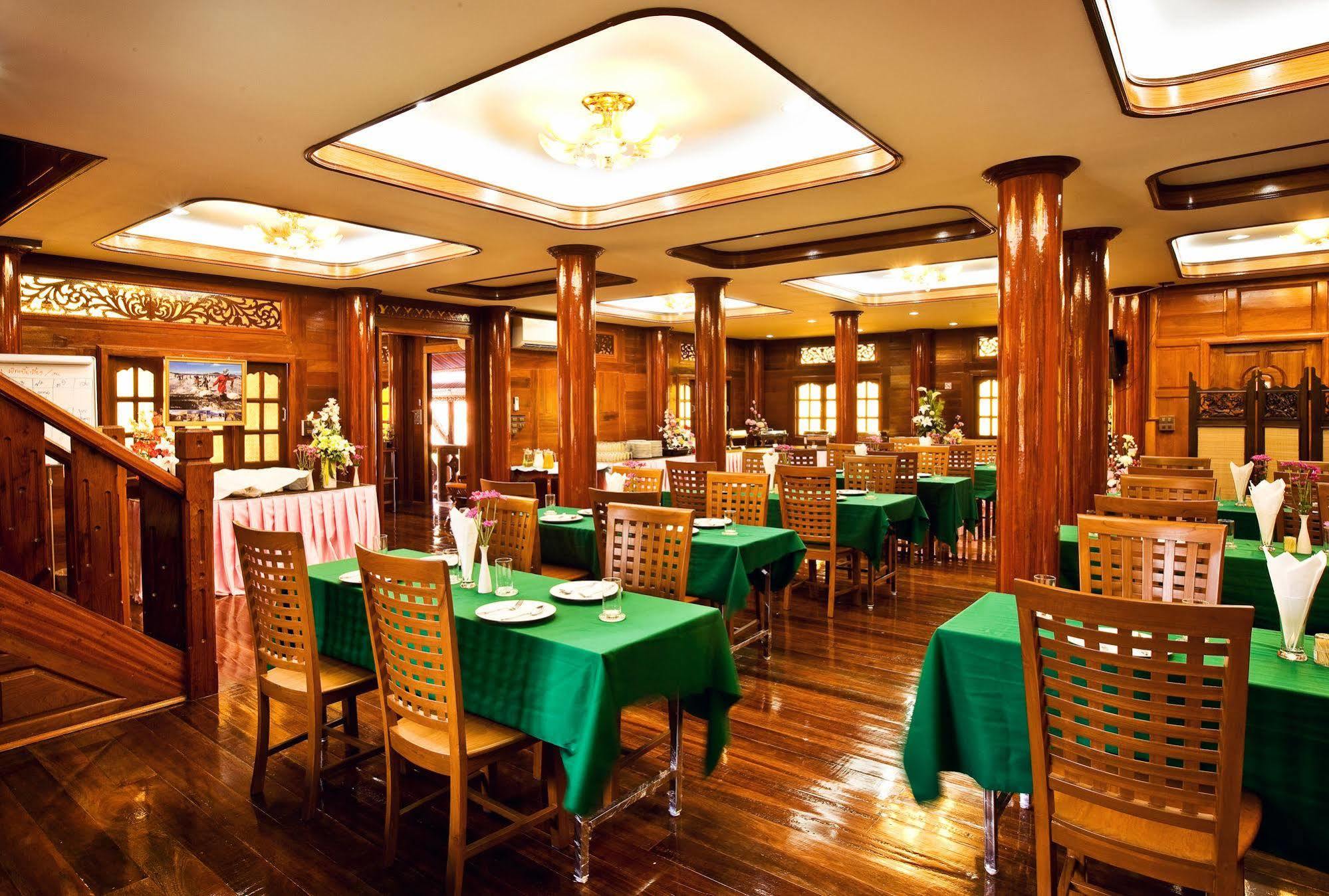 Jaroenrat Resort 夜功府 外观 照片