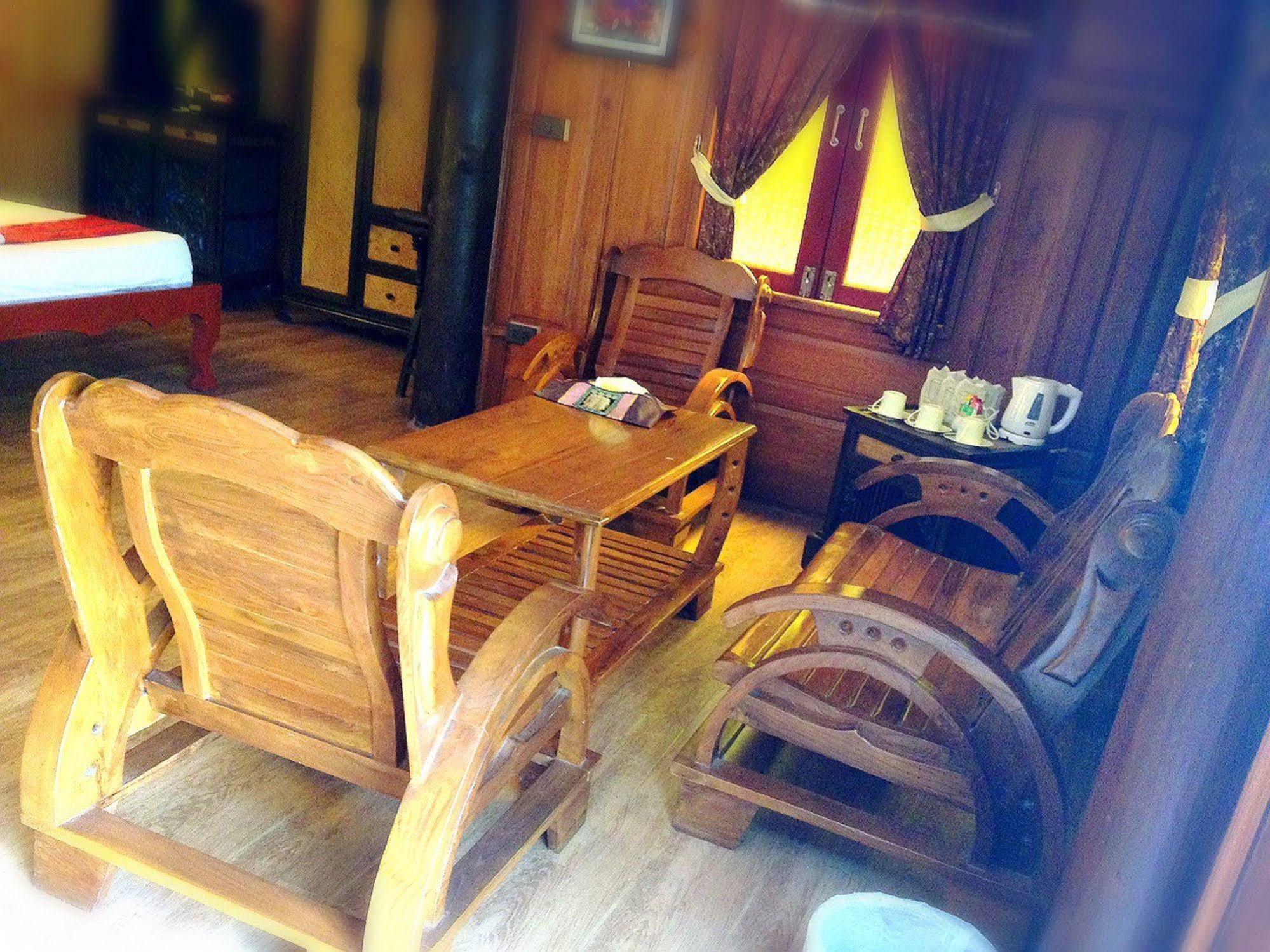 Jaroenrat Resort 夜功府 外观 照片