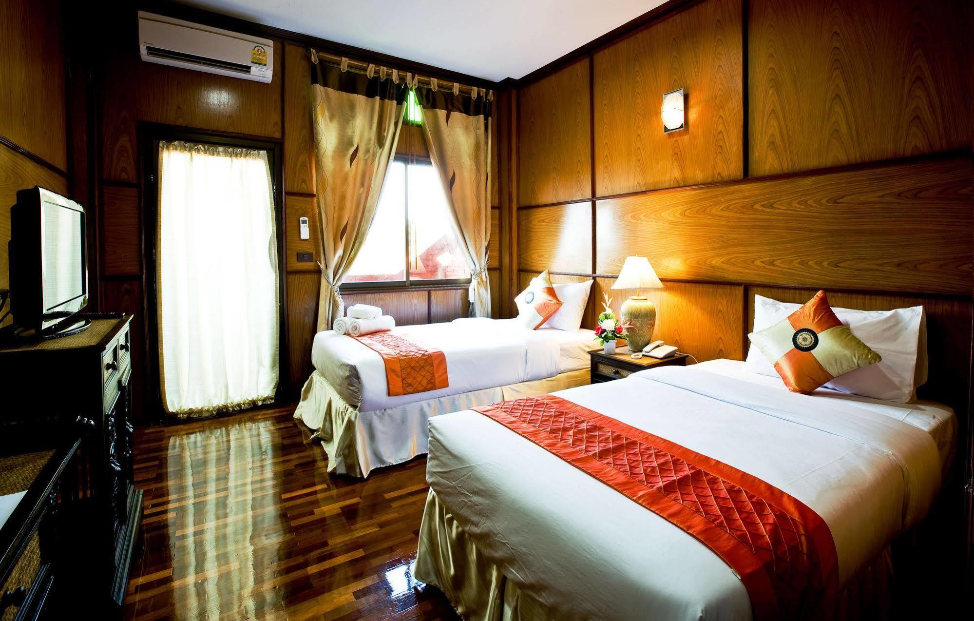 Jaroenrat Resort 夜功府 外观 照片