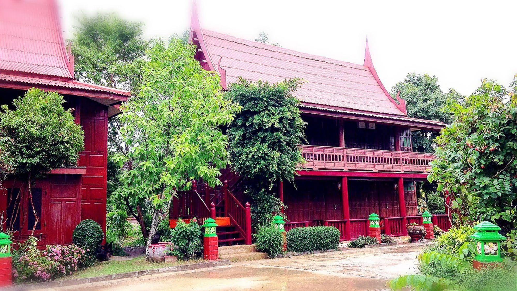 Jaroenrat Resort 夜功府 外观 照片